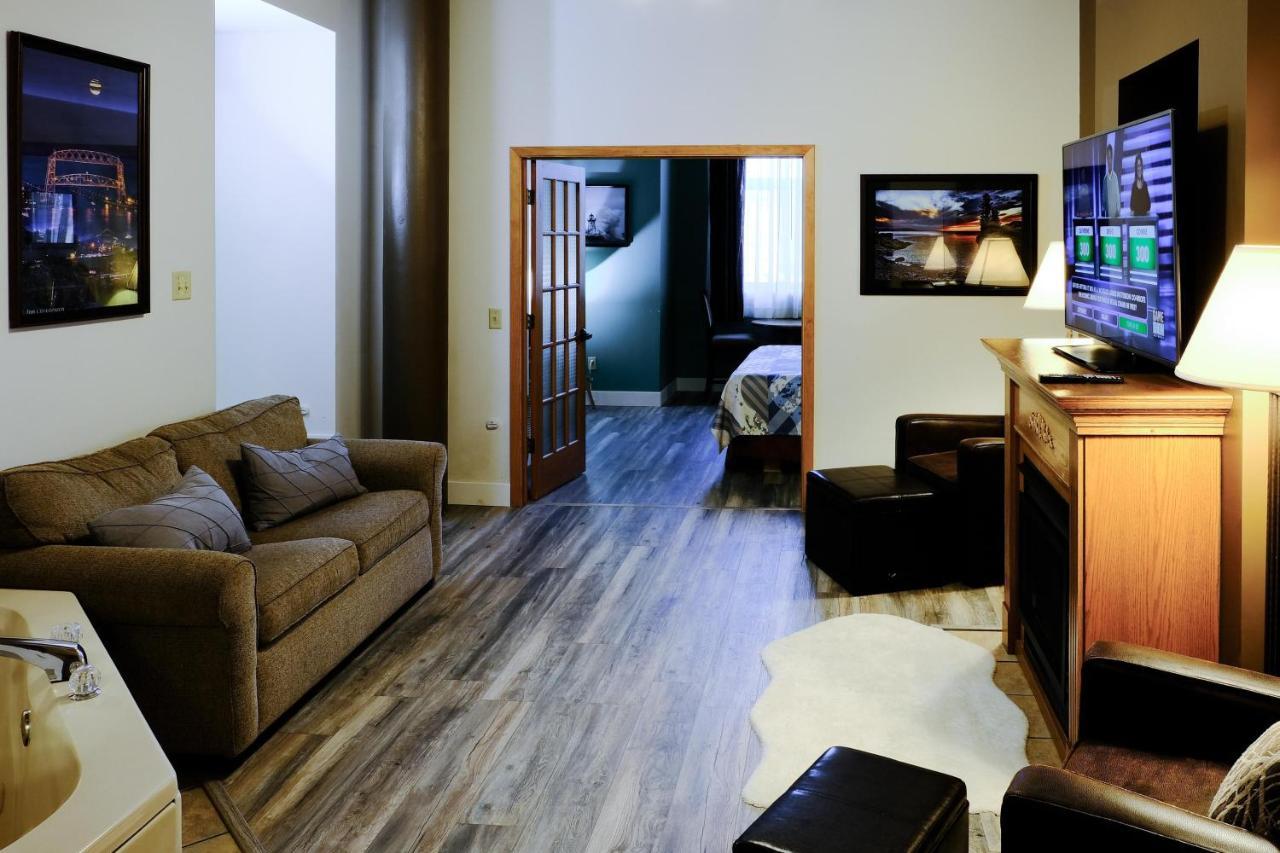 Pet-Friendly Canal Park Condonear Lakewalk Pool Duluth Exterior photo