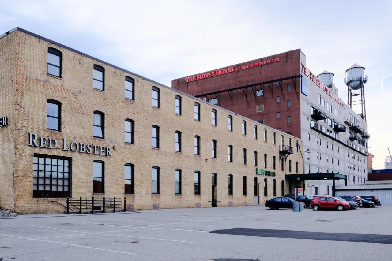Pet-Friendly Canal Park Condonear Lakewalk Pool Duluth Exterior photo